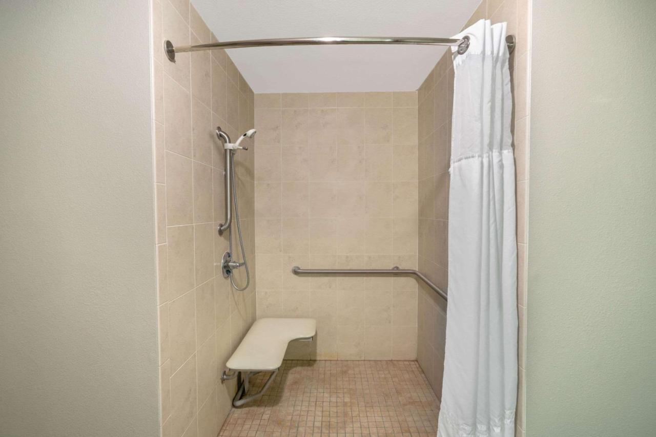 La Quinta By Wyndham Latham Albany Airport Hotell Exteriör bild